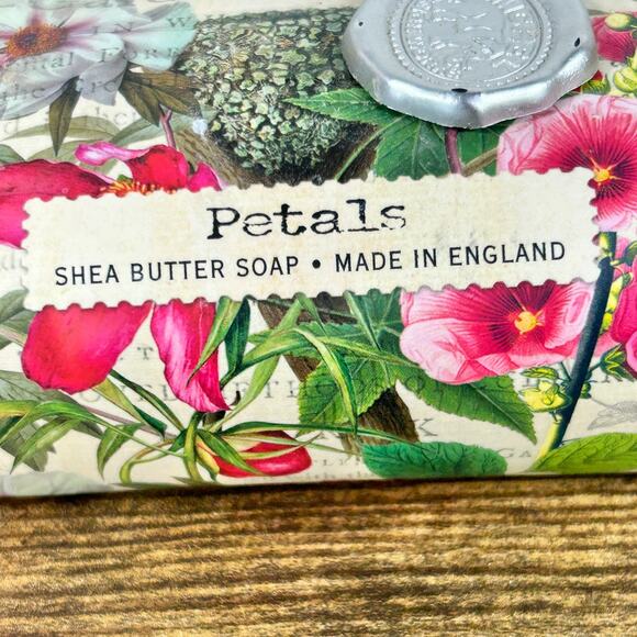 Michel Design Works Petals Shea Butter Soap 9 oz Bar Made in England - Picture 3 of 7